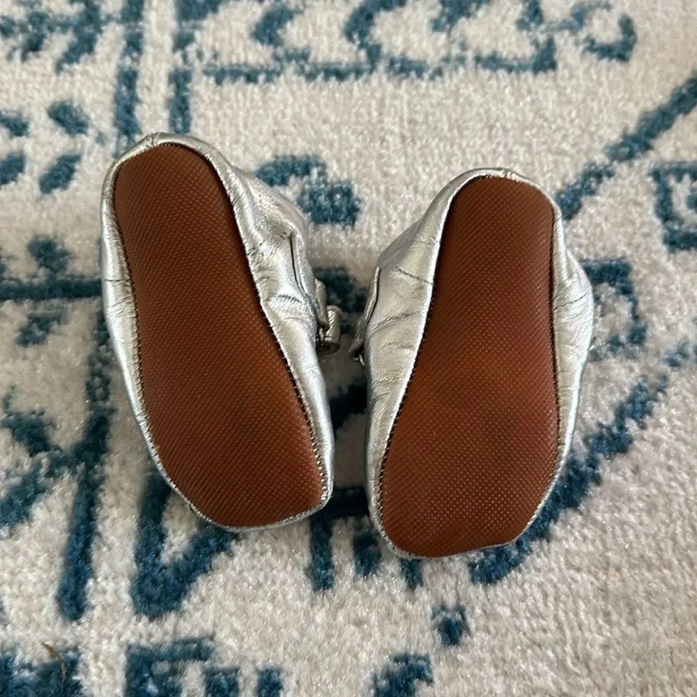 Little silver baby shoes - Petit by Sofia Schnoor